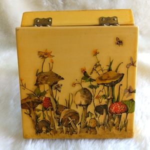 🔸Vintage Box Mushrooms/Bee/Flowers